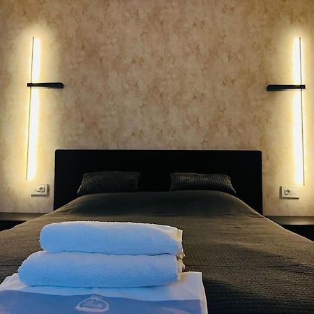 Impact Apartments Питещ Екстериор снимка