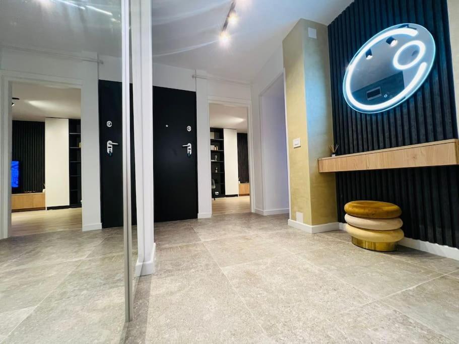Impact Apartments Питещ Екстериор снимка